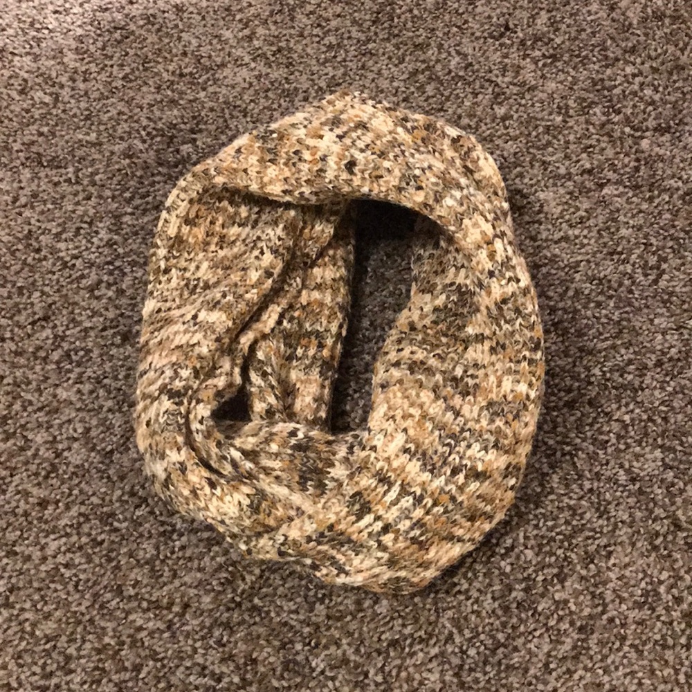 NWT ISAAC MIZRAHI Infinity Scarf